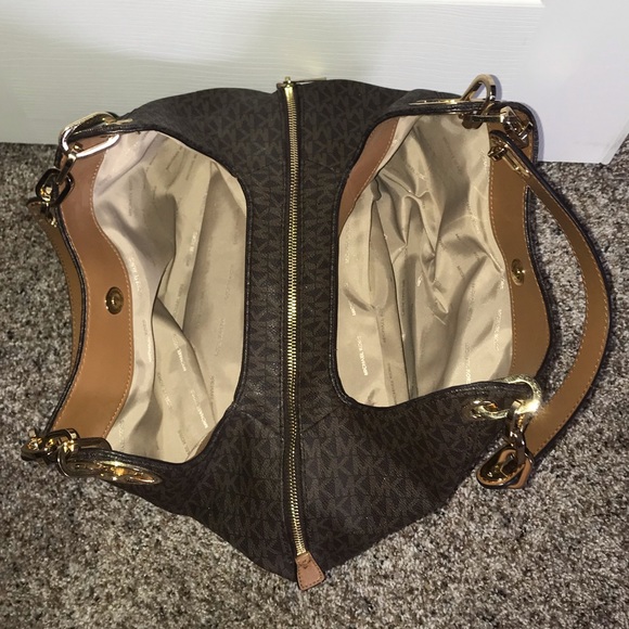 michael kors handbag BARELY USED - Picture 4 of 8